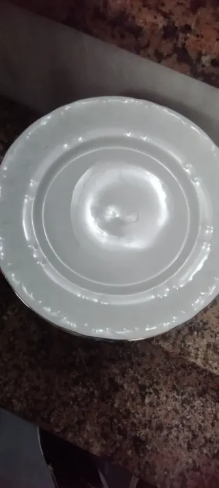 Juego de vajilla de porcelana blanca y dorada