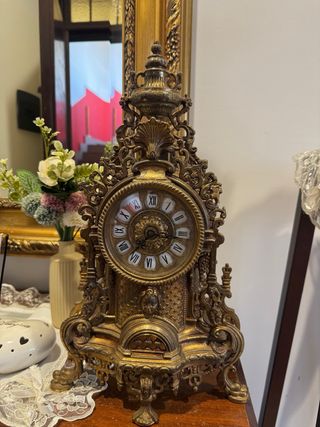 Orologio da tavolo in metallo dorato