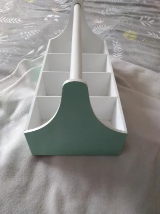 Caja decorativa de madera.