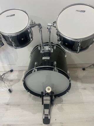 Batería Megatone Drums Negra. Solo 3 meses de uso.