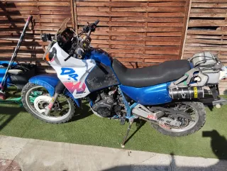 Suzuki DR Moto Aventura trail