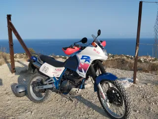 Suzuki DR Moto Aventura trail