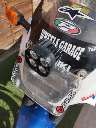 Suzuki DR Moto Aventura trail