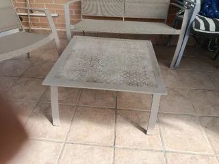 Conjunto mesa baja y asientos exterior