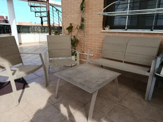 Conjunto mesa baja y asientos exterior