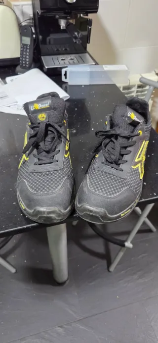 Zapatos de seguridad U-Power negros y amarillos