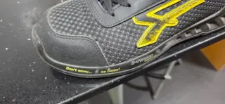 Zapatos de seguridad U-Power negros y amarillos