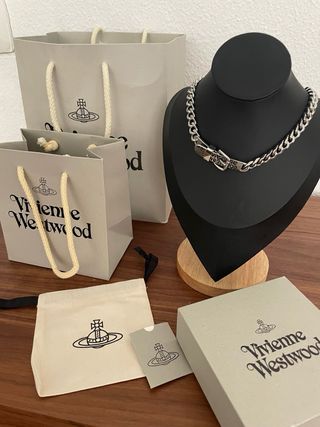 Collar Vivienne Westwood estilo cinturón