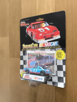 Carrinho Stock Car Richard Petty Racing Champions