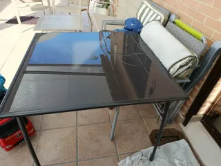 Mesa de cristal opaco para exterior