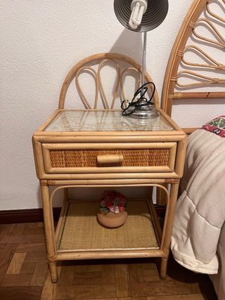 Mesita de noche bambú y ratán con cristal