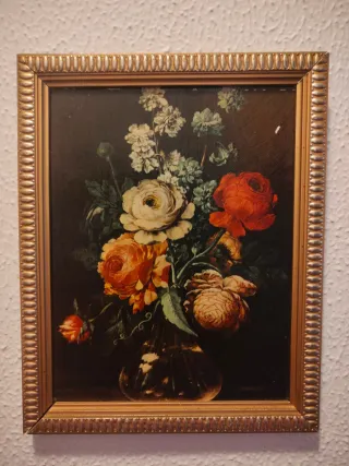 Cuadro de flores en marco dorado