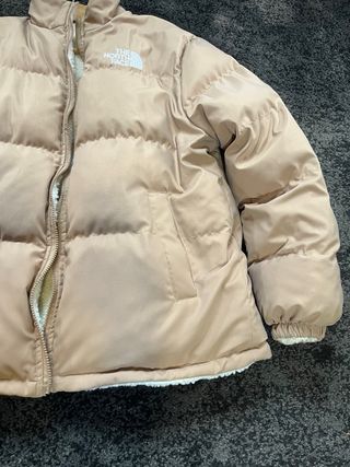 Abrigo Plumífero reversible The North Face crema