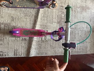 Due Monopattini Oxelo Viola e Rosa