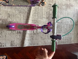 Due Monopattini Oxelo Viola e Rosa