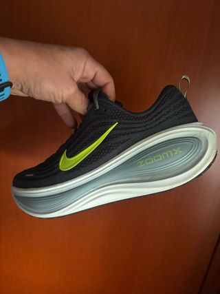 Nike Vomero Plus Talla 42