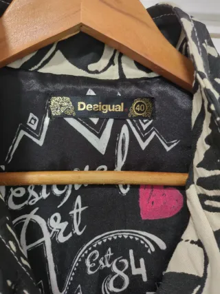 Gabardina Desigual Corazones Talla 40