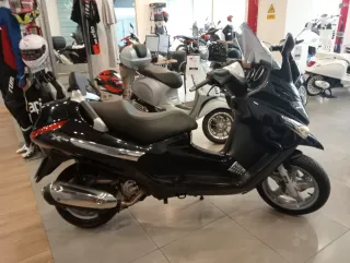 Piaggio X Evo 125