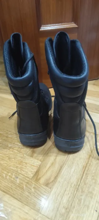 Botas militares negras