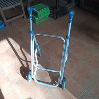 Andador aluminio plegable
