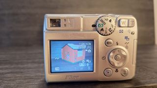 Cámara Digital Nikon Coolpix 7600 Plata 7MP