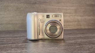 Cámara Digital Nikon Coolpix 7600 Plata 7MP