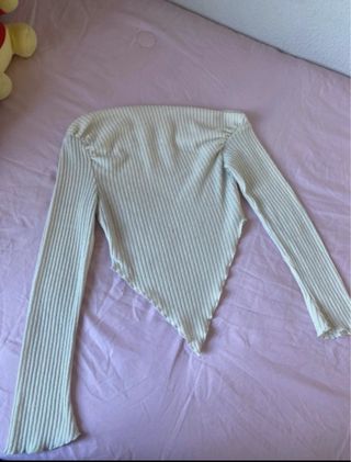 Top asimétrico Shein hombro descubierto