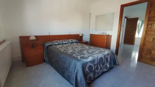 Mesitas de noche y cabecero de madera