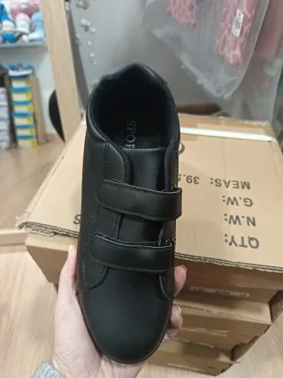 Lote deportivas negras tallas 28 a 35