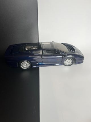 Jaguar XJ 220 Maisto 1/12