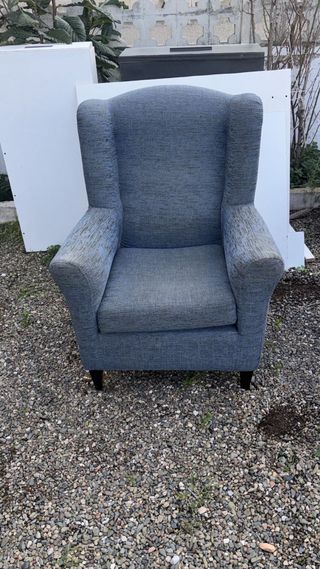 Sillón de tela gris