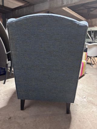 Sillón de tela gris