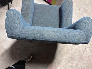 Sillón de tela gris