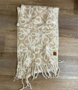Bufanda Loewe Beige y Blanca