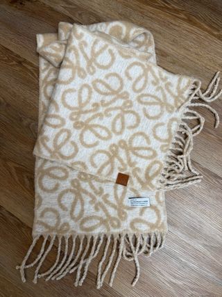 Bufanda Loewe Beige y Blanca