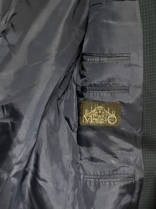 Americana azul con cuadros verdes pequeños