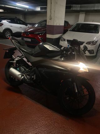 Yamaha YZF R125 Negra