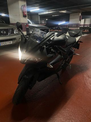 Yamaha YZF R125 Negra