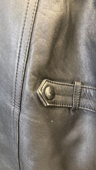 Cazadora de piel negra