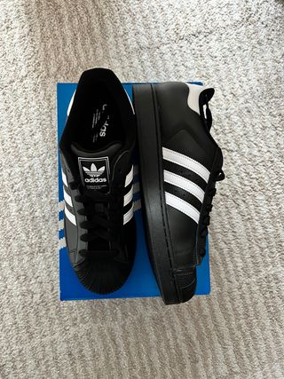 Zapatillas Adidas Superstar Negras y Blancas