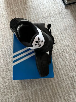 Zapatillas Adidas Superstar Negras y Blancas