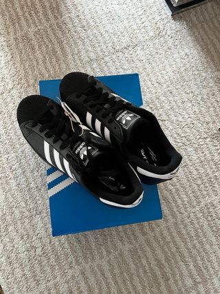 Zapatillas Adidas Superstar Negras y Blancas