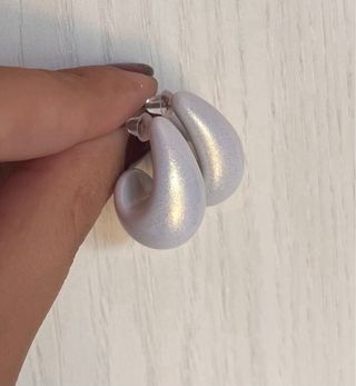 Orecchini a goccia dorati bianchi