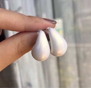 Orecchini a goccia dorati bianchi