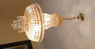 Lampadario in cristallo dorato