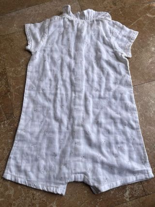 Pelele bebé estampado floral