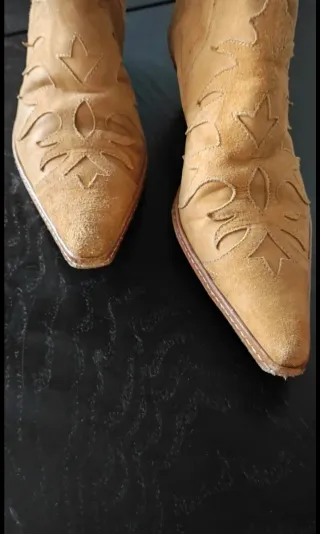 Botines Sartore de ante color Camel