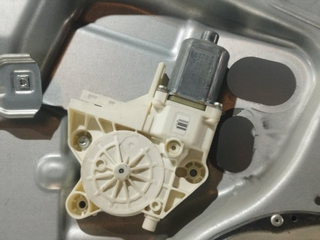 ELEVALUNAS DELANTERO IZQUIERDO FORD FOCUS BERLINA