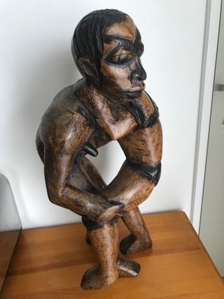 Estatua de madera figura humana