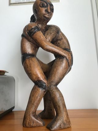 Estatua de madera figura humana